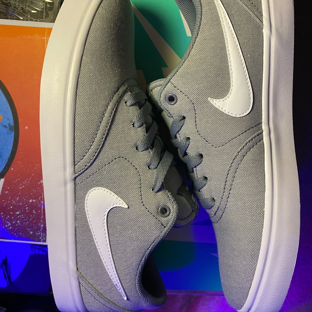 🆕 - Nike SB ✔️ Check Solar CNVS - Gray - M 8 / 10 - Picture 2 of 8